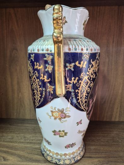 vase and tea set