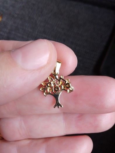 14 CT gold Life Tree pendant