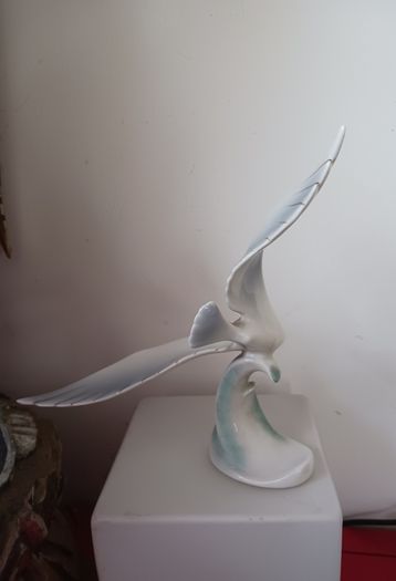 Hollohaza porcelain bird / 1979- 1985 Date Mark,