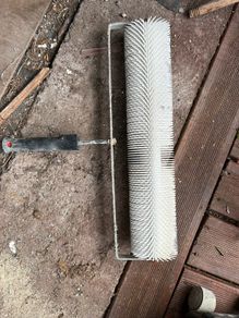 Floor level roller