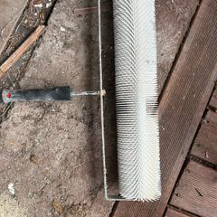 Floor level roller