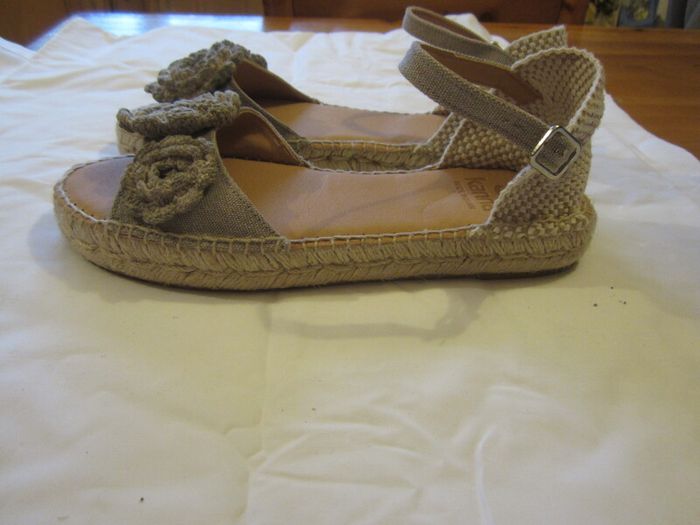 KANNA  made in spain....size 5   NEW