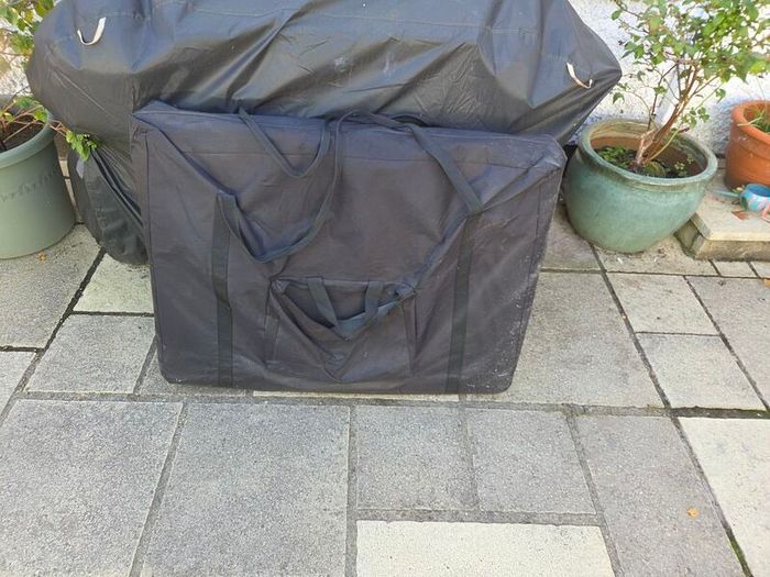 massage table