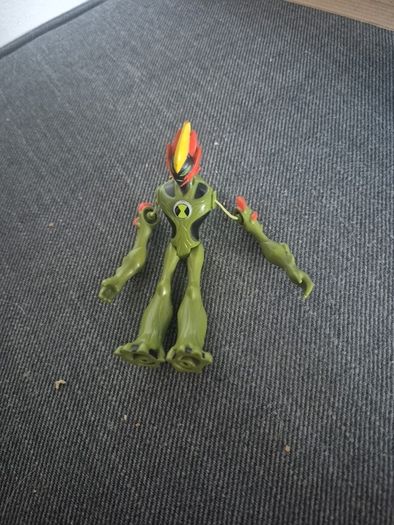 Ben 10 biode DNA alien four inches