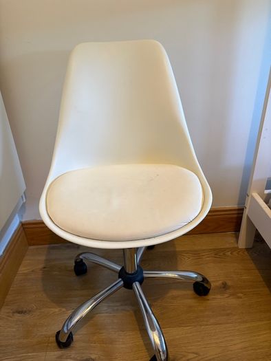 desk chair