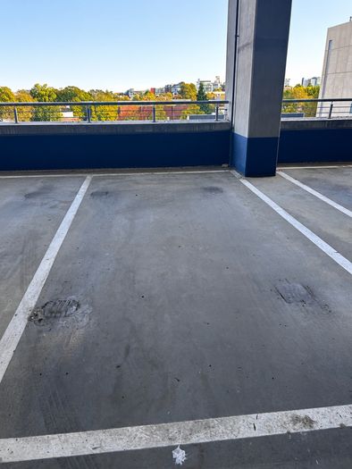 Parking space for rent d18
