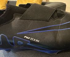 NIKE Boys Vapor 15 football boots size 5.5