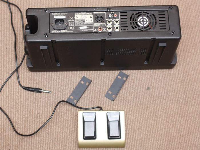 Behringer ULTRABASS BXD3000H Bass Guitar Amplifier Head w/footswitch & rack mounts