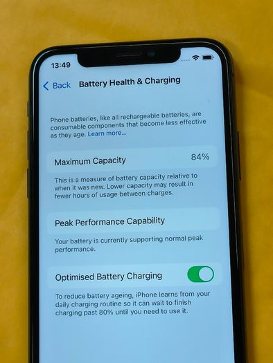 Apple iPhone X 64GB Factory Unlocked SimFree Black (Battery: 84%)