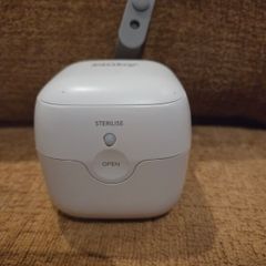Portable dummy / pacifier UV steriliser