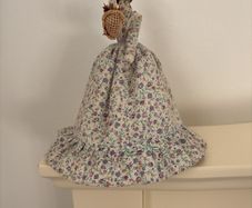 Musical Doll (Edelweiss - Swiss Movement)