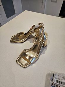 ASOS DESIGN UK5 brand new block heeled sandals in gold