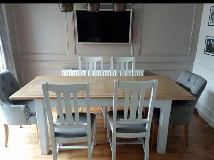 table 4 chairs and 2 armchairs