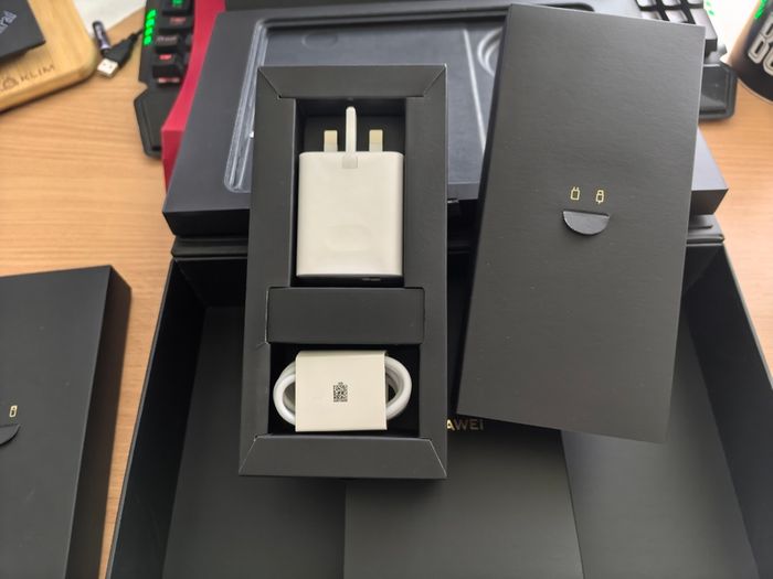 TRI-FOLD - Huawei Mate XT Ultimate Design