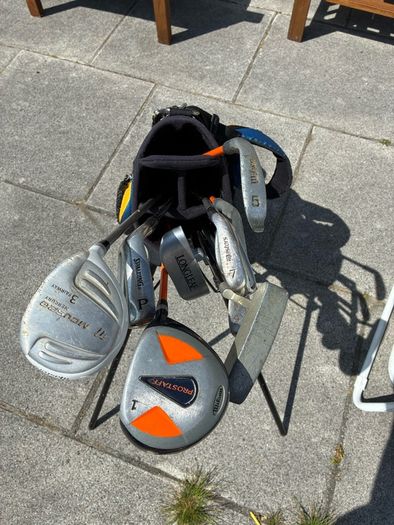 Jnr golf bag and clubs