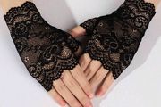 Retro Style Lace Gloves