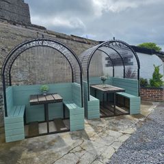 Outdoor dining pods