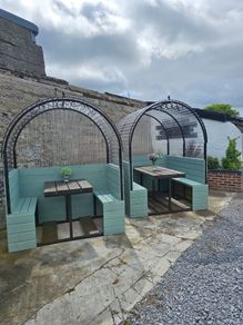 Outdoor dining pods