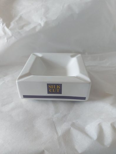 Silk Cut square ashtray ,collectors item, with smoking bans advertising bans on ashtrays for health reasons, price includes post to anywhere in Ireland thank you,,see pictures for condition ,take as is,litte pitting on glaze ,sold as is.