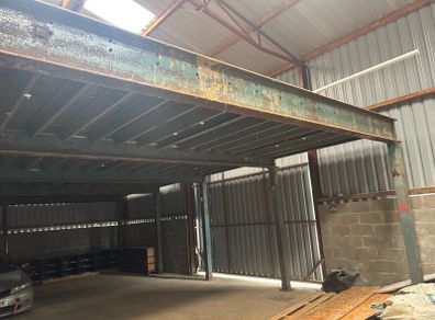 Heavy duty mezzanine floor