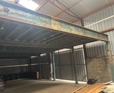 Heavy duty mezzanine floor