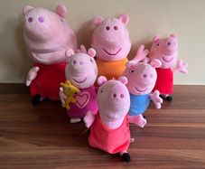 Peppa Pig Family plushes with additional purse plush