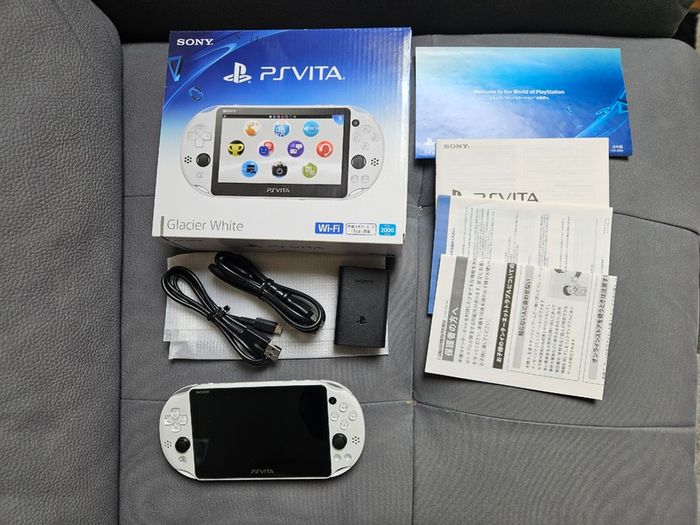 Ps vita slim glacier white - PRISTINE condition