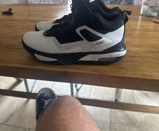 size10.5 UK Jordan flight mids