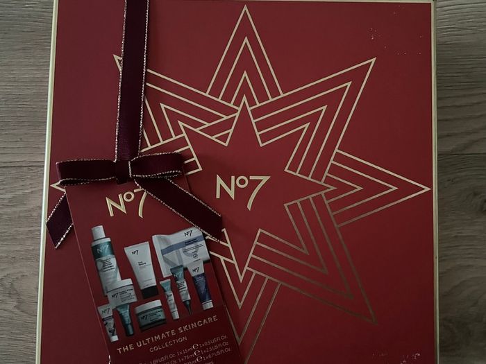 10 Piece NO 7 Ultimate Skincare Gift Set
