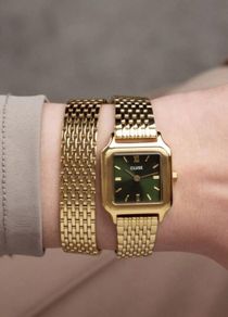 Introducing the Cluse Gracieuse Petite CW11811, a pinnacle of elegance and sophistication