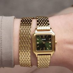 Introducing the Cluse Gracieuse Petite CW11811, a pinnacle of elegance and sophistication