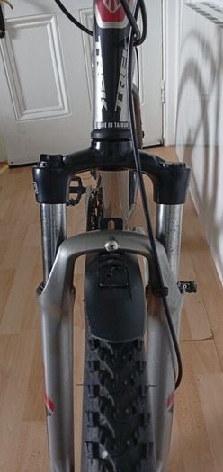 TREK 3500 ((26"))-((21 SPEED))-((Lightweight))