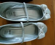 Girls shoes