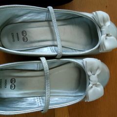 Girls shoes
