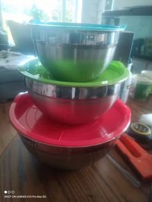 mixing bowls
