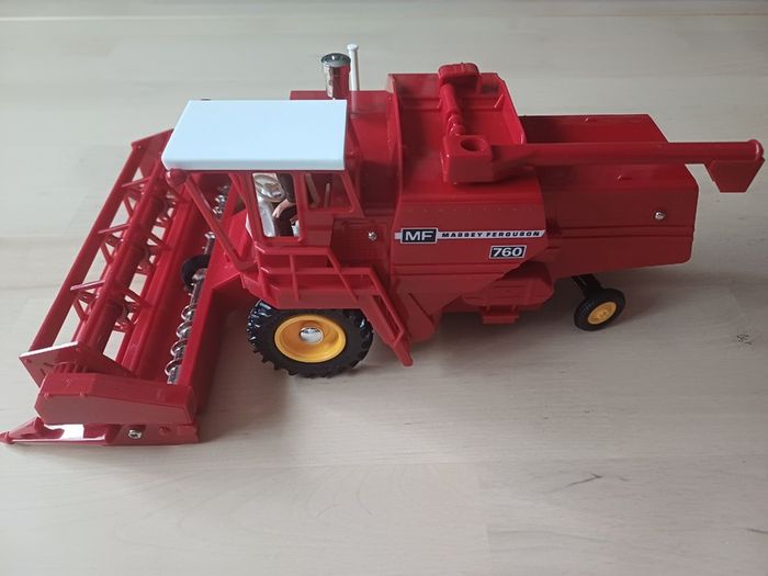 Britains Massey Ferguson Combine Harvester Farm Model Boxed MINT