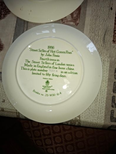 8 Beautiful Old Wedgwood Collectors Decorative Hanging Plates Price is for 1 Postage Available