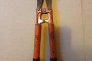 Bolt cutters