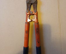 Bolt cutters