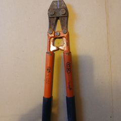 Bolt cutters