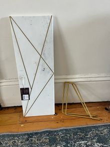 Marble shelf with gold effect
