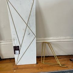 Marble shelf with gold effect