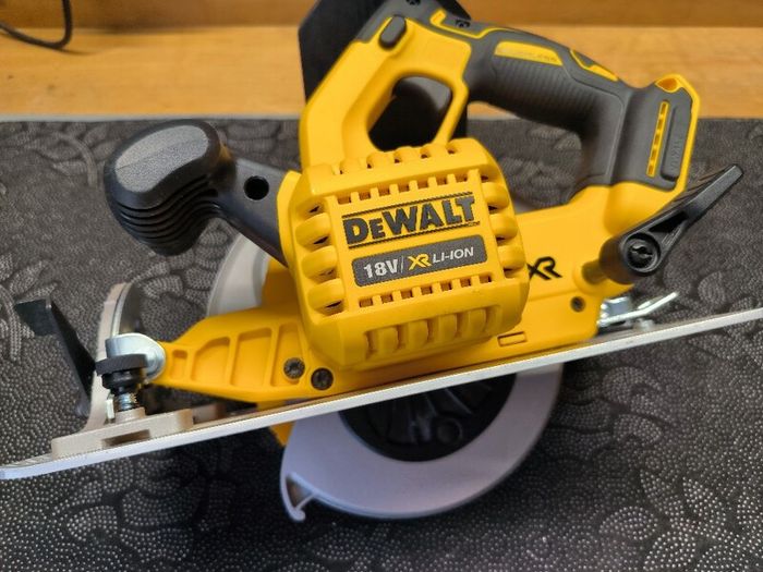 dewalt skilsaw