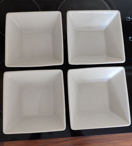 Set of 4 square bowls