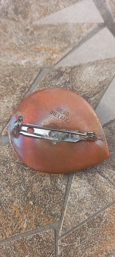 Vintage jewelry is sold individually for 5 to 10 euros