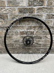Premium SONdelux Dynamo Front Wheel (700c / Disc / 12mm Thru-Axle)