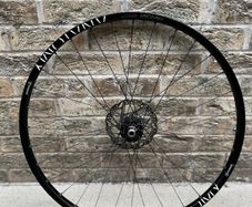 Premium SONdelux Dynamo Front Wheel (700c / Disc / 12mm Thru-Axle)
