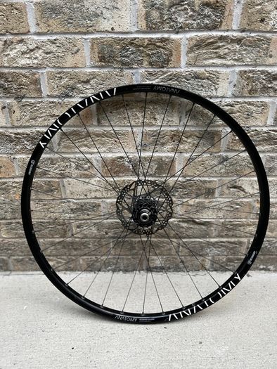 Premium SONdelux Dynamo Front Wheel (700c / Disc / 12mm Thru-Axle)