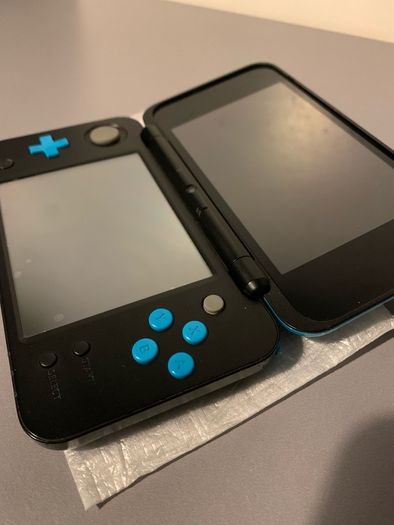 Nintendo 2DS XL Boxed With Games