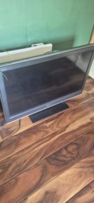Sony 32 inch TV with remote